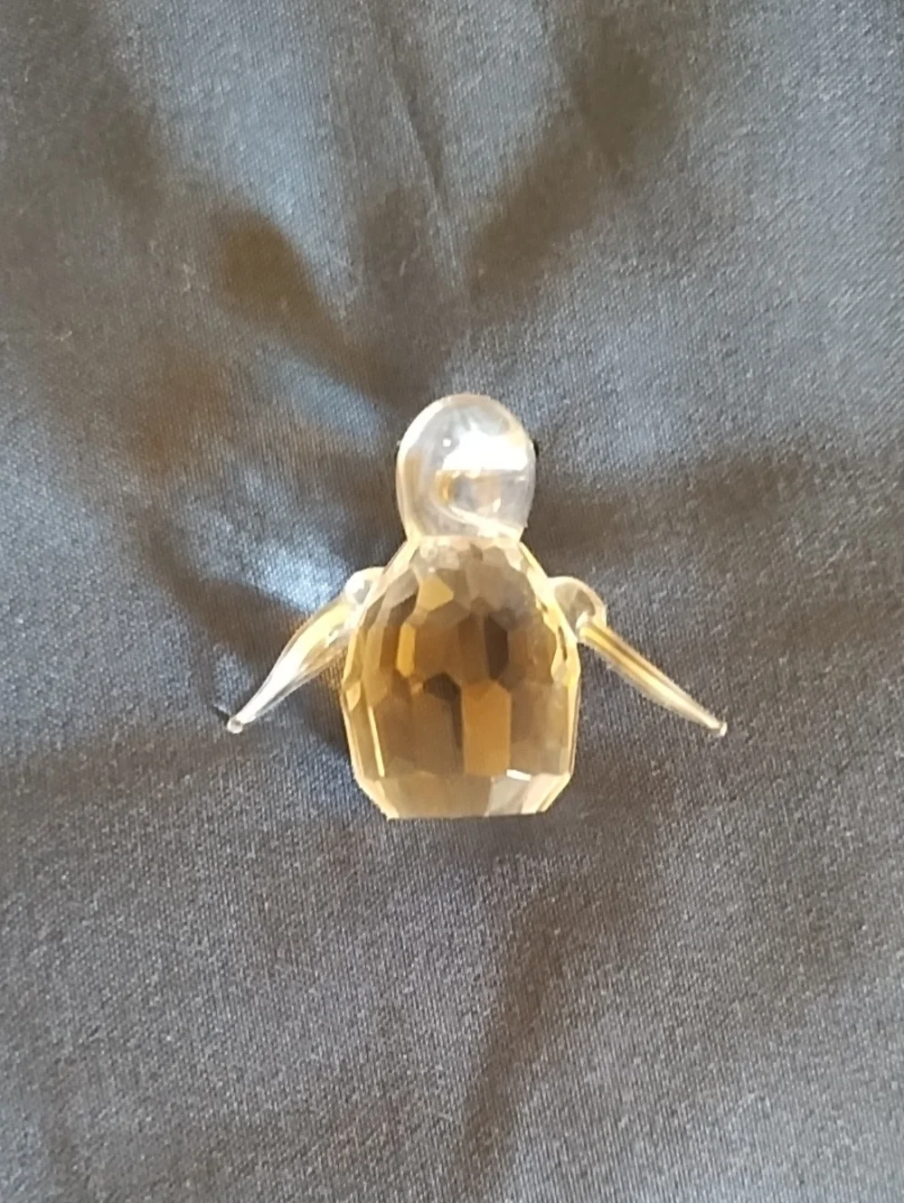 SWAROVSKi CRYSTAL MINIATURE PENGUIN, 1985 KINGDOM OF ICE AND SNOW.